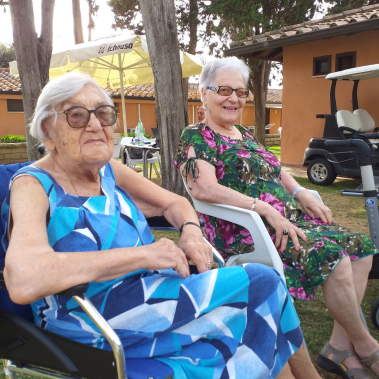 ospiti ampio giardino hotel la pineta dei liberti