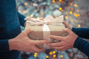 5 idee regalo di natale per persone anziane