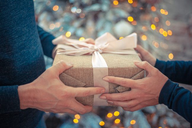 5 idee regalo di natale per persone anziane