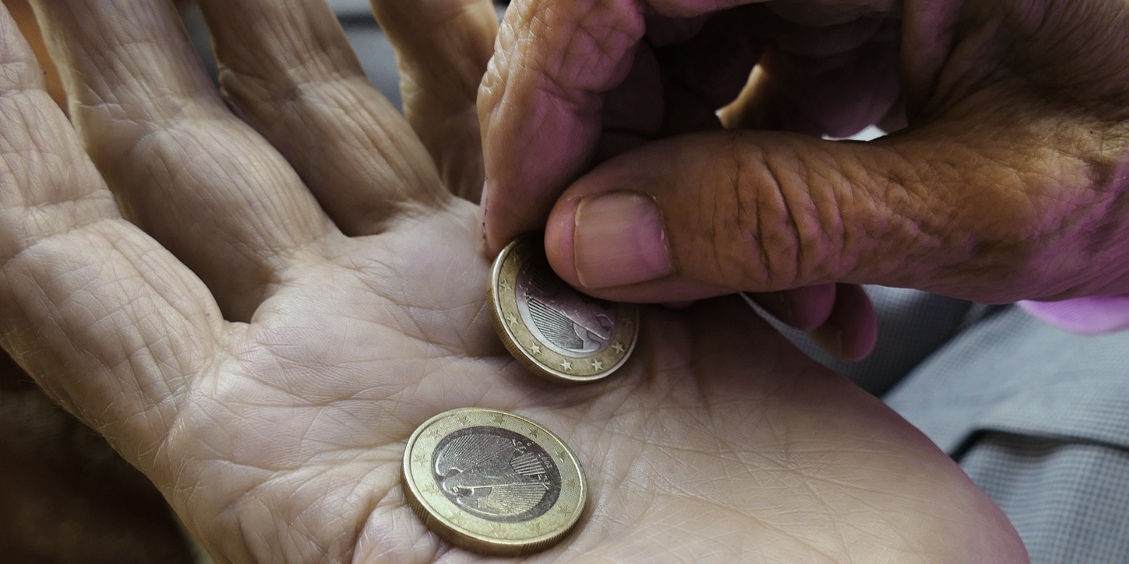 anziani gestione dei soldi anziani gestione dei soldi