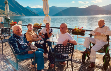 signori felici in gita al lago iseo