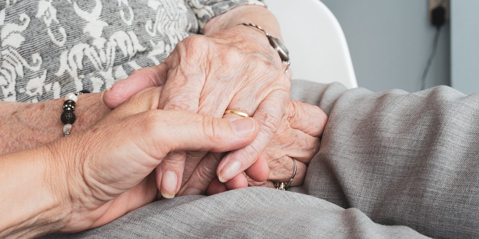 gestire a distanza il genitore anziano gestire a distanza il genitore anziano