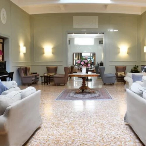 ampio spazio interno dell'hotel a fiuggi